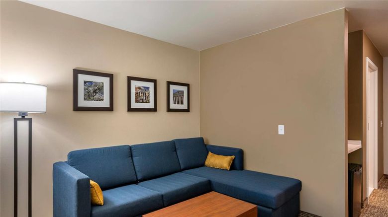 <b>Comfort Inn & Suites Charlottesville Suite</b>. Images powered by <a href="https://iceportal.shijigroup.com/" title="IcePortal" target="_blank">IcePortal</a>.