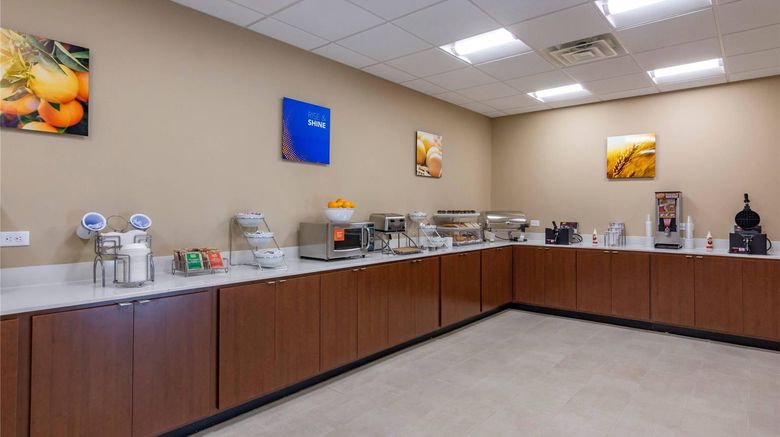 <b>Comfort Inn & Suites Charlottesville Restaurant</b>. Images powered by <a href="https://iceportal.shijigroup.com/" title="IcePortal" target="_blank">IcePortal</a>.