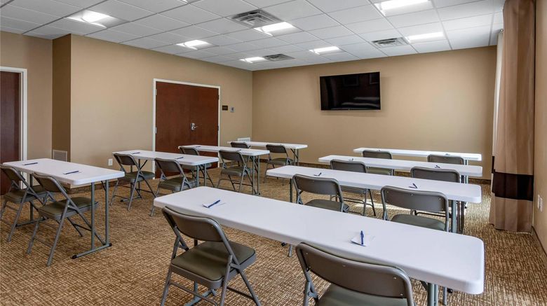 <b>Comfort Inn & Suites Charlottesville Meeting</b>. Images powered by <a href="https://iceportal.shijigroup.com/" title="IcePortal" target="_blank">IcePortal</a>.