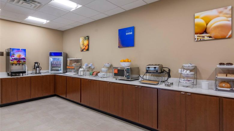 <b>Comfort Inn & Suites Charlottesville Restaurant</b>. Images powered by <a href="https://iceportal.shijigroup.com/" title="IcePortal" target="_blank">IcePortal</a>.