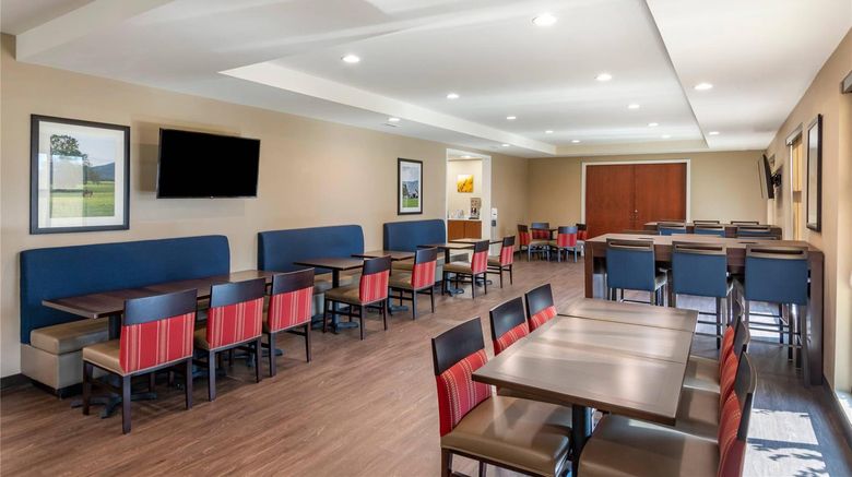 <b>Comfort Inn & Suites Charlottesville Restaurant</b>. Images powered by <a href="https://iceportal.shijigroup.com/" title="IcePortal" target="_blank">IcePortal</a>.