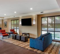 Comfort Inn & Suites Charlottesville Lobby