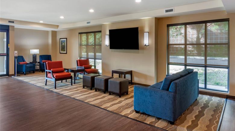<b>Comfort Inn & Suites Charlottesville Lobby</b>. Images powered by <a href="https://iceportal.shijigroup.com/" title="IcePortal" target="_blank">IcePortal</a>.
