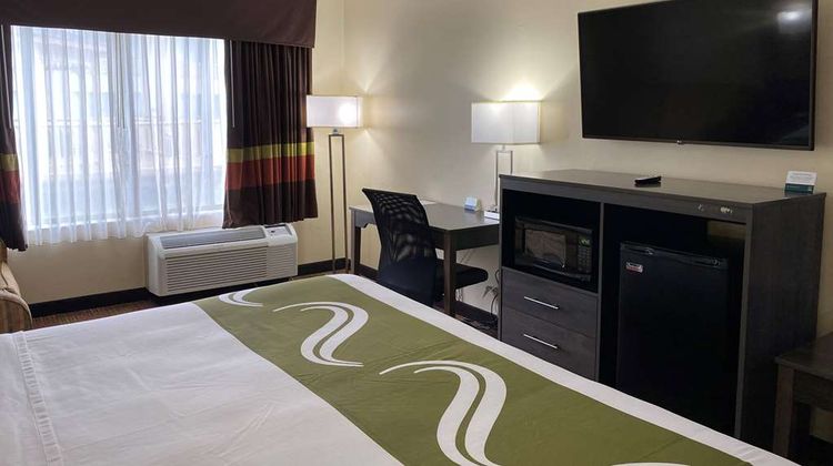 AmericInn by Wyndham Fort Atkinson Room