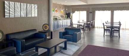 AmericInn by Wyndham Fort Atkinson Lobby