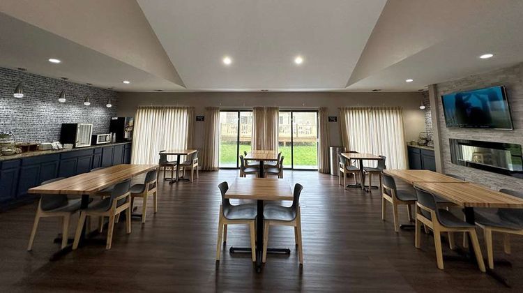 AmericInn by Wyndham Fort Atkinson Lobby