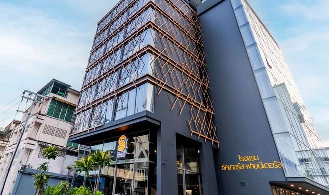 Seekers Finders Rama IV Hotel, SureStay Exterior