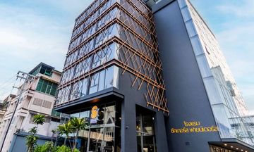 Seekers Finders Rama IV Hotel, SureStay