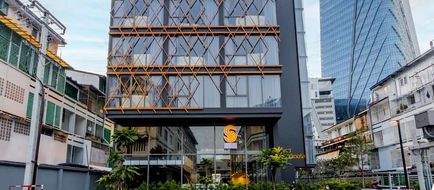 Seekers Finders Rama IV Hotel, SureStay Exterior