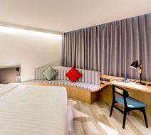 Seekers Finders Rama IV Hotel, SureStay Room