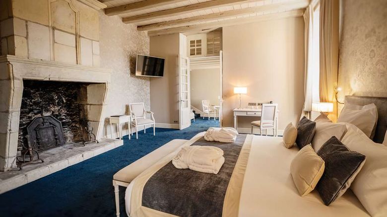 <b>Abbaye de Villeneuve Suite</b>. Images powered by <a href="https://iceportal.shijigroup.com/" title="IcePortal" target="_blank">IcePortal</a>.