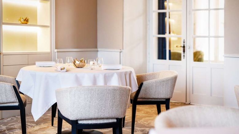 <b>Abbaye de Villeneuve Restaurant</b>. Images powered by <a href="https://iceportal.shijigroup.com/" title="IcePortal" target="_blank">IcePortal</a>.