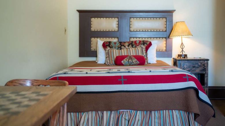 <b>Sheridan Inn, BW Signature Collection Room</b>. Images powered by <a href="https://iceportal.shijigroup.com/" title="IcePortal" target="_blank">IcePortal</a>.