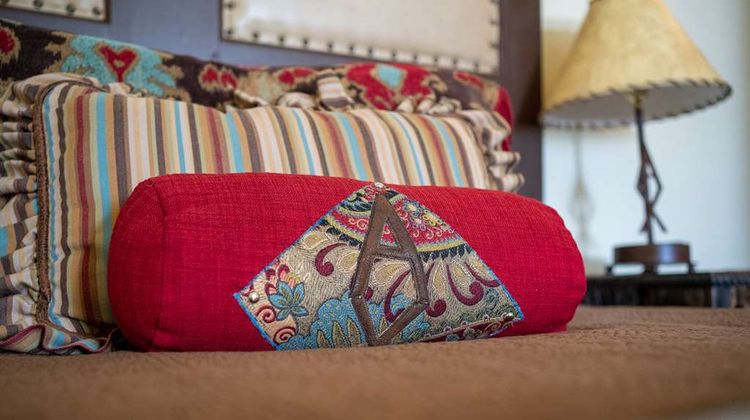 Sheridan Inn, BW Signature Collection Room