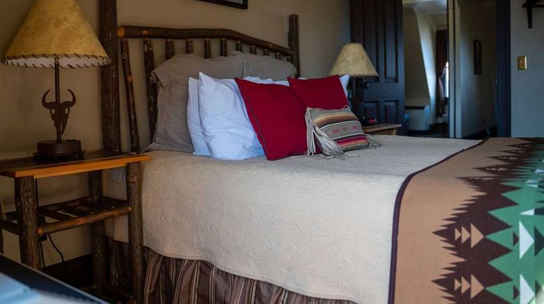 <b>Sheridan Inn, BW Signature Collection Suite</b>. Images powered by <a href="https://iceportal.shijigroup.com/" title="IcePortal" target="_blank">IcePortal</a>.