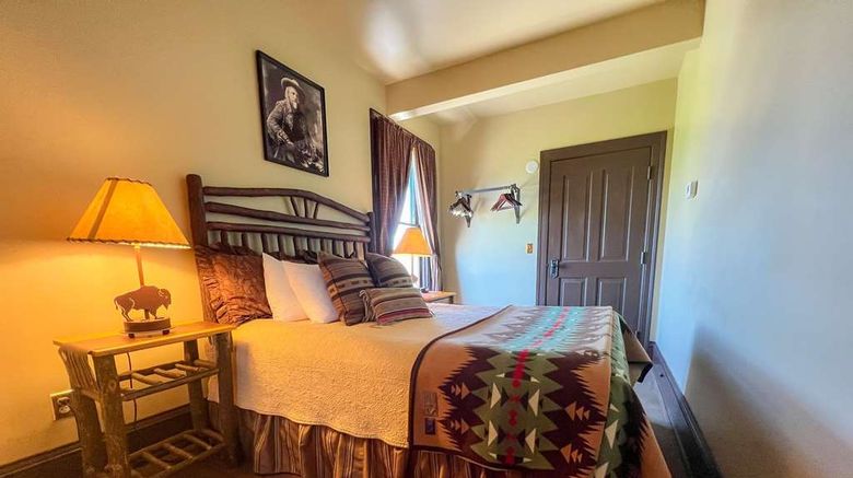 <b>Sheridan Inn, BW Signature Collection Suite</b>. Images powered by <a href="https://iceportal.shijigroup.com/" title="IcePortal" target="_blank">IcePortal</a>.