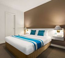 Comfort Apartments Melbourne Central Room