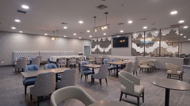 <b>DoubleTree by Hilton Livermore Restaurant</b>. Images powered by <a href="https://iceportal.shijigroup.com/" title="IcePortal" target="_blank">IcePortal</a>.