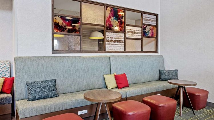 Hampton Inn Suites Cincinnati West Lobby