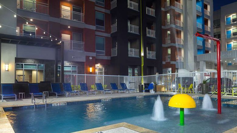 <b>Tru by Hilton Galveston Pool</b>. Images powered by <a href="https://iceportal.shijigroup.com/" title="IcePortal" target="_blank">IcePortal</a>.