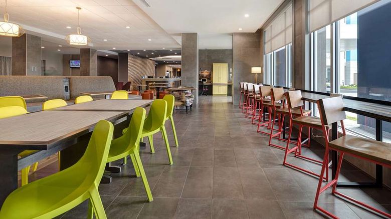 <b>Tru by Hilton Galveston Lobby</b>. Images powered by <a href="https://iceportal.shijigroup.com/" title="IcePortal" target="_blank">IcePortal</a>.
