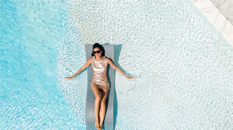 <b>Fairmont Doha Pool</b>. Images powered by <a href="https://iceportal.shijigroup.com/" title="IcePortal" target="_blank">IcePortal</a>.