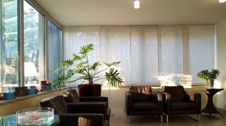 <b>Hotel Montini Linate Lobby</b>. Images powered by <a href="https://iceportal.shijigroup.com/" title="IcePortal" target="_blank">IcePortal</a>.