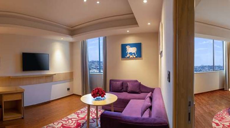 <b>The Gaurs Sarovar Premiere Suite</b>. Images powered by <a href="https://iceportal.shijigroup.com/" title="IcePortal" target="_blank">IcePortal</a>.