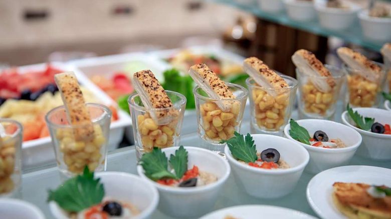 <b>The Gaurs Sarovar Premiere Restaurant</b>. Images powered by <a href="https://iceportal.shijigroup.com/" title="IcePortal" target="_blank">IcePortal</a>.