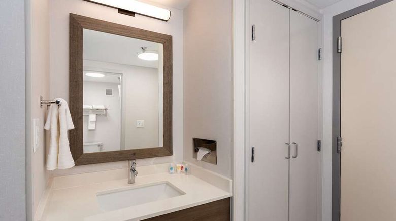 <b>Comfort Inn & Suites Buffalo Airport Suite</b>. Images powered by <a href="https://iceportal.shijigroup.com/" title="IcePortal" target="_blank">IcePortal</a>.
