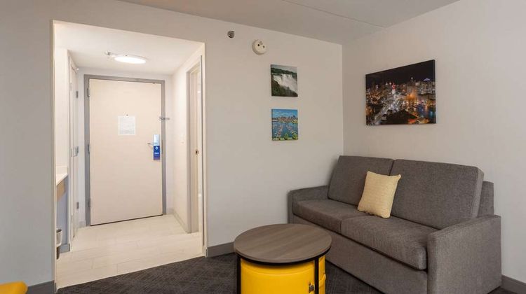 Comfort Inn & Suites Buffalo Airport Suite
