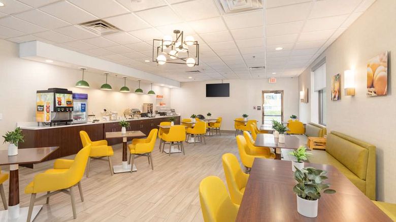 <b>Comfort Inn & Suites Buffalo Airport Restaurant</b>. Images powered by <a href="https://iceportal.shijigroup.com/" title="IcePortal" target="_blank">IcePortal</a>.