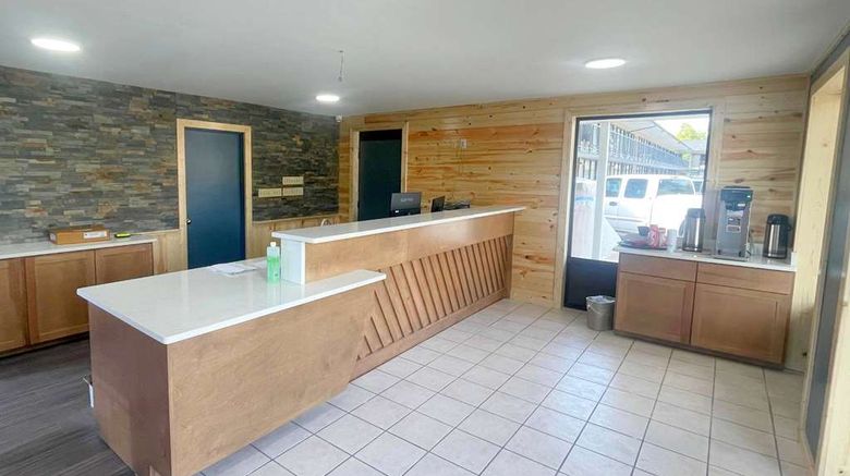 <b>Travelodge by Wyndham Pigeon Forge Lobby</b>. Images powered by <a href="https://iceportal.shijigroup.com/" title="IcePortal" target="_blank">IcePortal</a>.