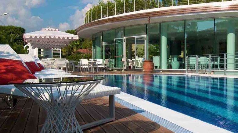 <b>Mondial Resort Pool</b>. Images powered by <a href="https://iceportal.shijigroup.com/" title="IcePortal" target="_blank">IcePortal</a>.
