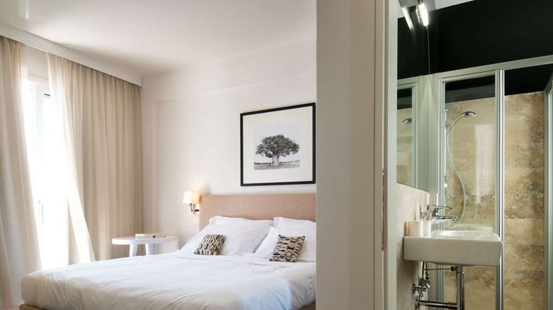 <b>Mondial Resort Room</b>. Images powered by <a href="https://iceportal.shijigroup.com/" title="IcePortal" target="_blank">IcePortal</a>.