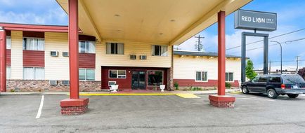 Red Lion Inn & Suites Yakima Exterior