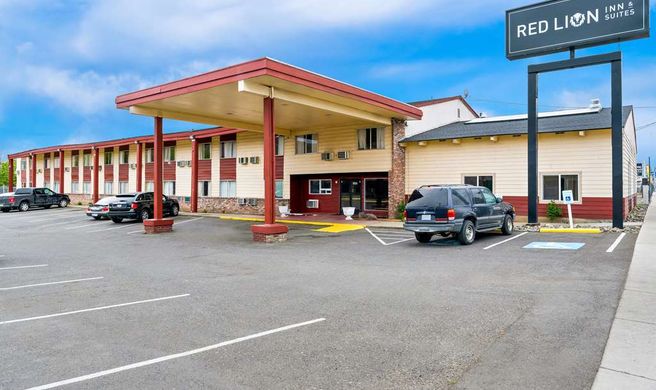 Red Lion Inn & Suites Yakima Exterior
