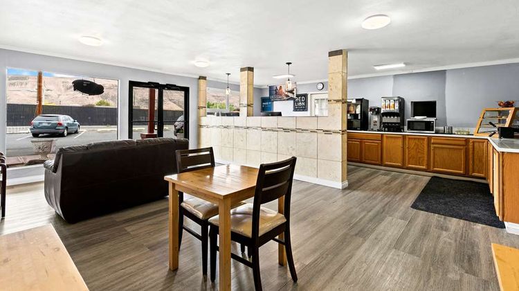 Red Lion Inn & Suites Yakima Lobby