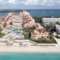 Wyndham Grand Cancun Resort & Villas