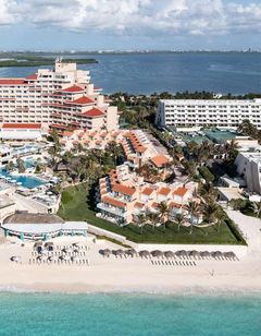 Wyndham Grand Cancun Resort & Villas