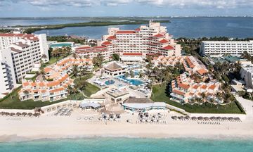 Wyndham Grand Cancun Resort & Villas