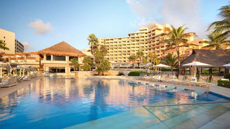 <b>Wyndham Grand Cancun Resort & Villas Pool</b>. Images powered by <a href="https://iceportal.shijigroup.com/" title="IcePortal" target="_blank">IcePortal</a>.