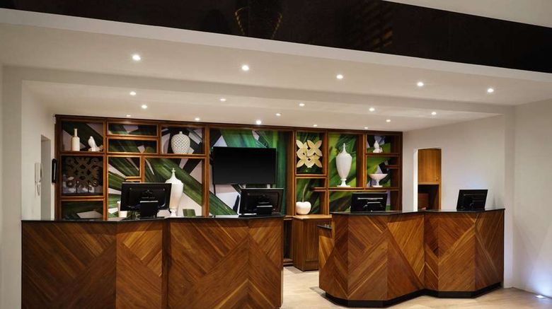 <b>Wyndham Grand Cancun Resort & Villas Lobby</b>. Images powered by <a href="https://iceportal.shijigroup.com/" title="IcePortal" target="_blank">IcePortal</a>.