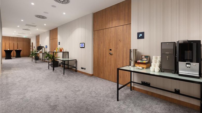 <b>Hampton by Hilton Lodz City Center Meeting</b>. Images powered by <a href="https://iceportal.shijigroup.com/" title="IcePortal" target="_blank">IcePortal</a>.