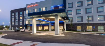 Hampton Inn Kansas City Southeast Exterior