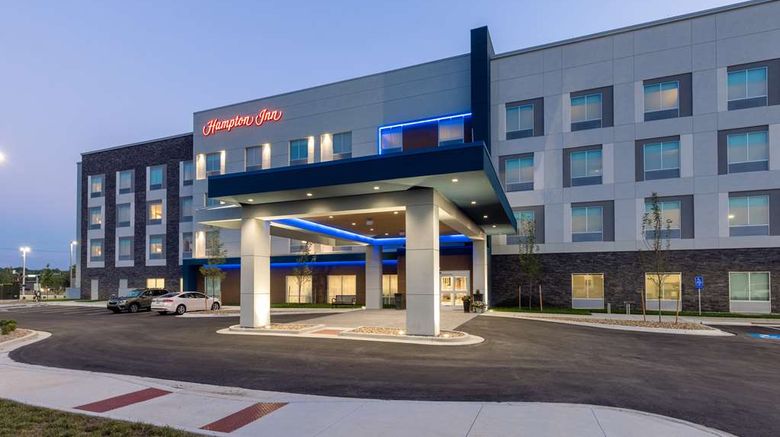 <b>Hampton Inn Kansas City Southeast Exterior</b>. Images powered by <a href="https://iceportal.shijigroup.com/" title="IcePortal" target="_blank">IcePortal</a>.