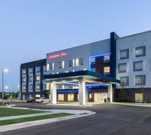 Hampton Inn Kansas City Southeast Exterior