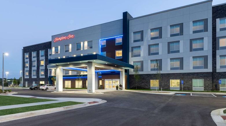 <b>Hampton Inn Kansas City Southeast Exterior</b>. Images powered by <a href="https://iceportal.shijigroup.com/" title="IcePortal" target="_blank">IcePortal</a>.