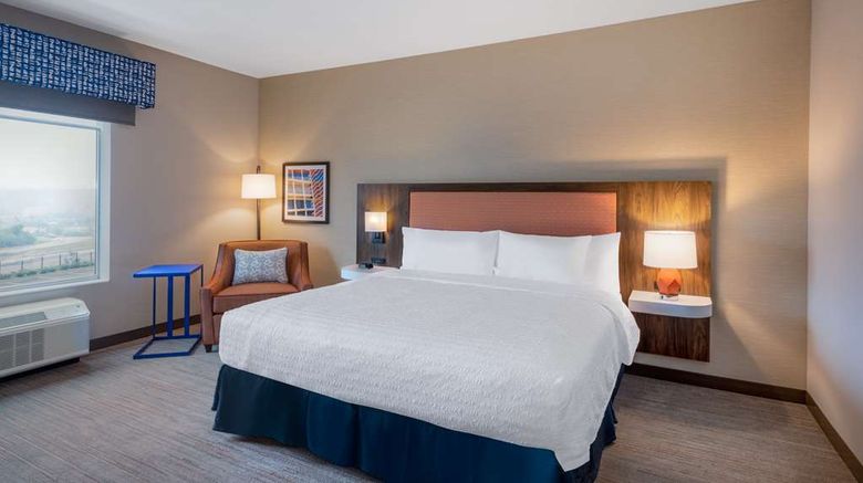 <b>Hampton Inn Kansas City Southeast Room</b>. Images powered by <a href="https://iceportal.shijigroup.com/" title="IcePortal" target="_blank">IcePortal</a>.