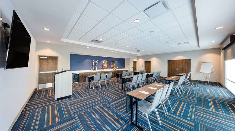 <b>Hampton Inn Kansas City Southeast Meeting</b>. Images powered by <a href="https://iceportal.shijigroup.com/" title="IcePortal" target="_blank">IcePortal</a>.